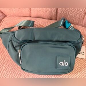 ALO Yoga Winter Ivy  Green Belt Bag